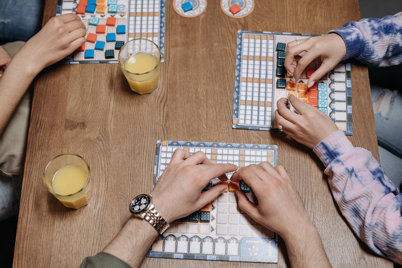 Read more about the article Level Up His Free Time: Why Board Games & LEGO are the Ultimate Gifts for Men