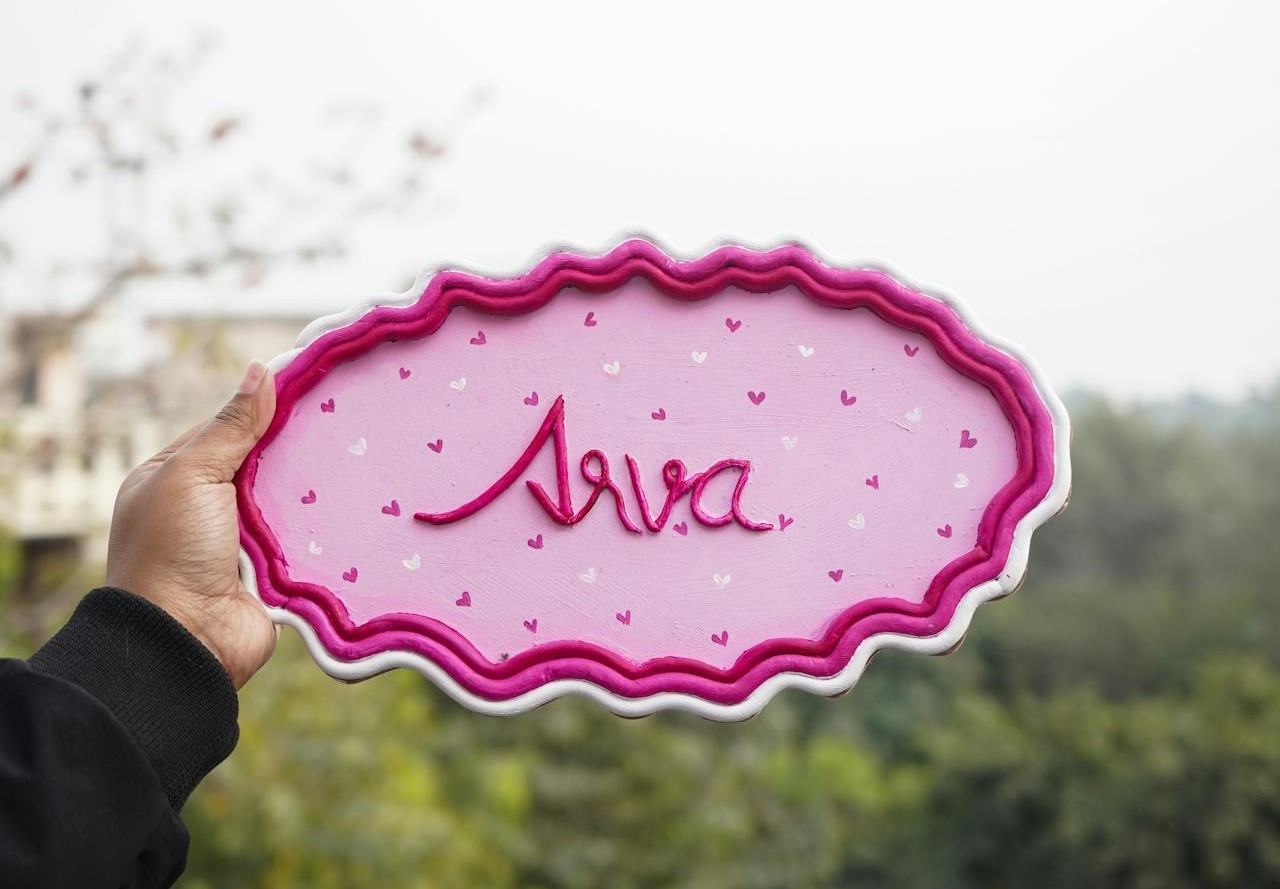 Read more about the article The Gift of Thought: Why Personalized & Handcrafted Gifts Mean the Most
